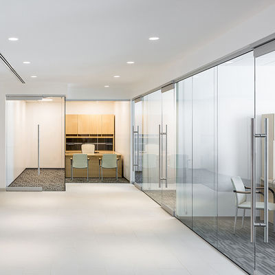 Geluidsdichte commerciële glazen afschermingen Gemakkelijk onderhoud en schoonmaak