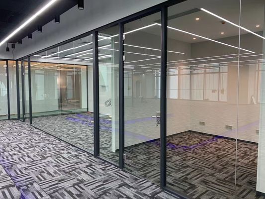 Geïsoleerde geharmoniseerd helder glas Aluminium schommelende keuken deuren op maat