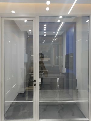 Geïsoleerde geharmoniseerd helder glas Aluminium schommelende keuken deuren op maat