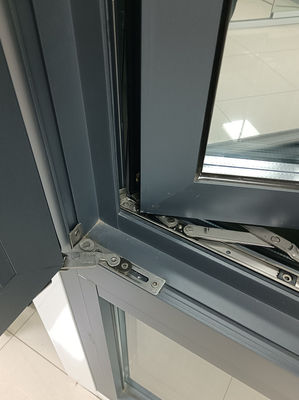 Residentieel aluminium schommelvenster Gemakkelijk schoonmaken Venster met openingsruimte naar binnen
