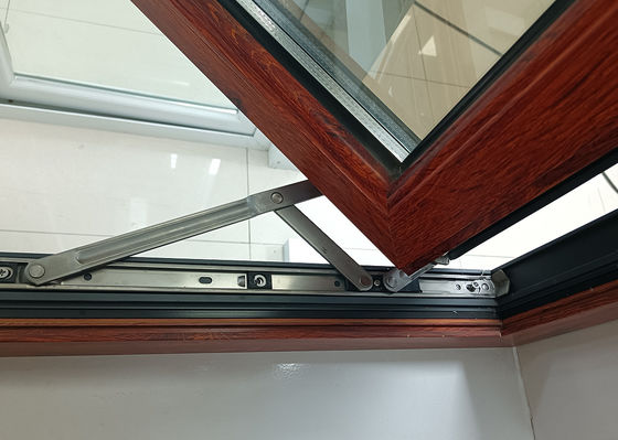 Moderne keukenruit met gehard geïsoleerd glas