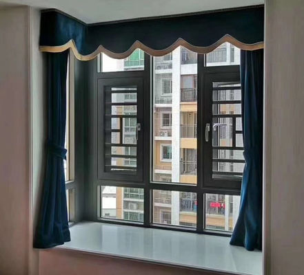 Aanpasbaar schommelend open venster Gemakkelijke installatie met isolatieprofielen
