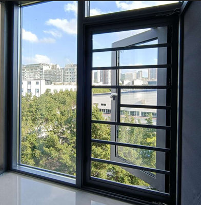 Hoogwaardig aluminium schommelvenster met meerdere vergrendeling en gehard geïsoleerd glas