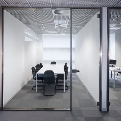 Bescherming van de persoonlijke levenssfeer Commerciële glazen afschermingen die kunnen worden aangepast met modern ontwerp