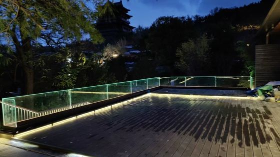 U-kanaal aluminium glazen balustrade met LED-licht voor buitenbalkon