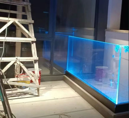 U-kanaal aluminium glazen balustrade met LED-licht voor buitenbalkon