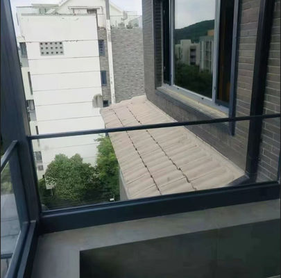 SZG Flexible Aluminium And Glass Railing Gemakkelijk te installeren Aanpasbaar