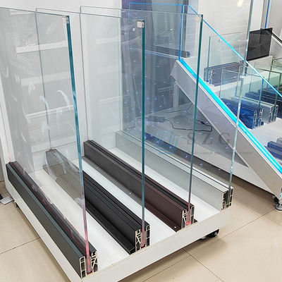 Moderne ontwerp Duidelijke U-kanaal glazen balustrade met gehard glas