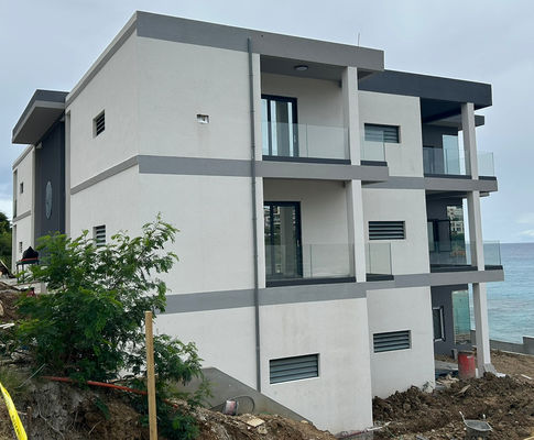 Zwart aluminium U-kanaal glazen leuning Stabiel aluminium glazen leuning