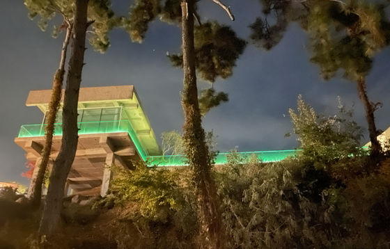 12 mm trappen, raamloze glazen balkon, U-kanaal met LED-licht