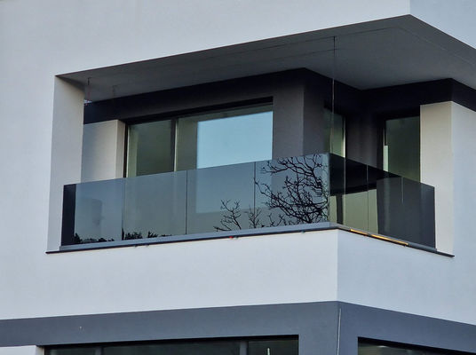 Op maat gemaakte gladde glazen balustrade, stofdicht en makkelijk schoon te maken