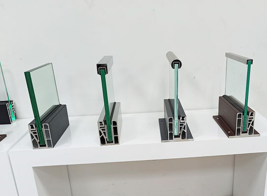 Aluminium U-kanaal glazen balustrade weerbestendig voor buiten