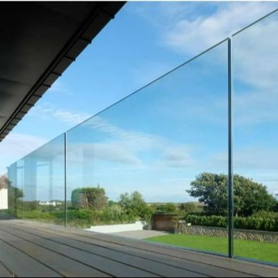 Morden glazen leuning 8+8 mm gelamineerd gehard glas Aluminium U-kanaal glazen leuning