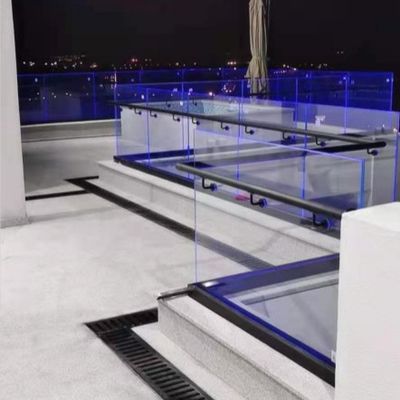 Moderne glazen terrasrailingen buiten Tempered Glass U Channel Frameless 12-20mm Balkonbalustrades