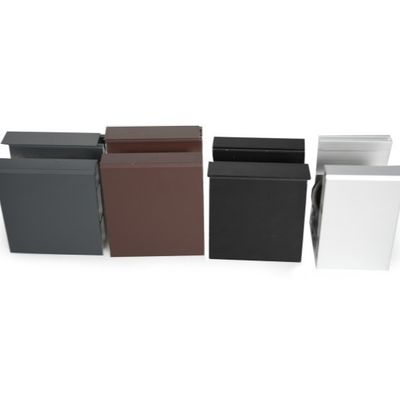 Moderne frameloze glazen U-kanaal reling met 12-20mm gehard glas voor buitengebruik