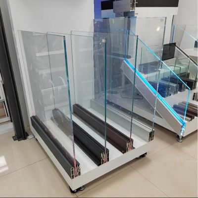 Open zicht raamloze glazen balkonbalkon balustrade glazen U-kanaal met LED-lichten