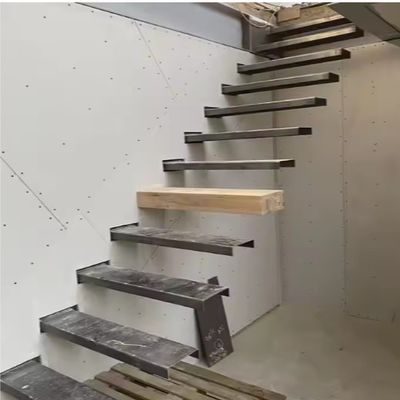 Woonruimte Binnenshuis Drijvende Houten Trap Elegant Ontwerp Met Rode Eik / Witte Eik Tread