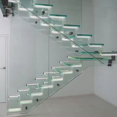 Op maat gemaakte vormen Ontwerp Drijvende trap met glazen leuning 10 mm Glasdikte selecties