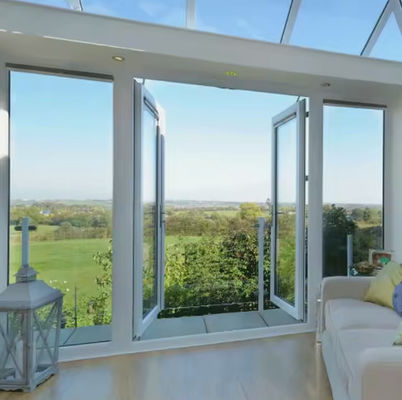 Robuuste design Winddicht metalen schommeldeur voor hotelcorridors Poeder gecoate oppervlakte afwerking en insectenbescherming inbegrepen