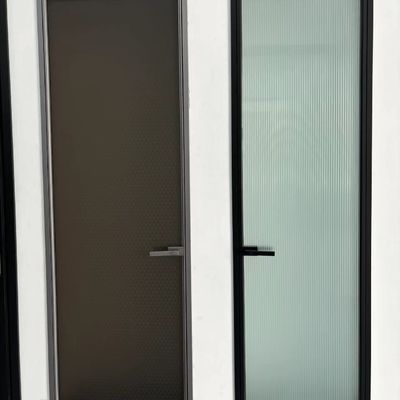 Y/N Schommelde deur van aluminium met insectenbescherming met dubbelgehard glas en magnetisch slot
