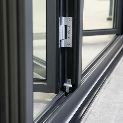 Grijze aluminium tweevoudige deuren met weinig onderhoud en heldere glazen opties voor een hoge efficiëntie