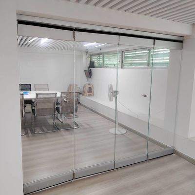 Slimline Aluminium Bifold Doors Indoor Balkon Opvouwbaar Schuifontwerp Bi-Fold Aluminium Glasdeur