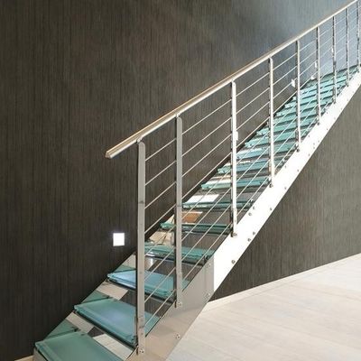 OEM/ODM Op maat gemaakte elegante glazen trap met glazen leuning en automatisch geleid