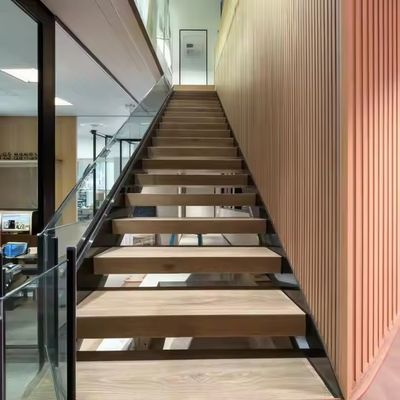 Wandmontage Decoratieve binnenruimte Massivhouten zwevende trap Onzichtbaar Stringer Huis Verbouwen Geprefabriceerde trap DIY Installatie