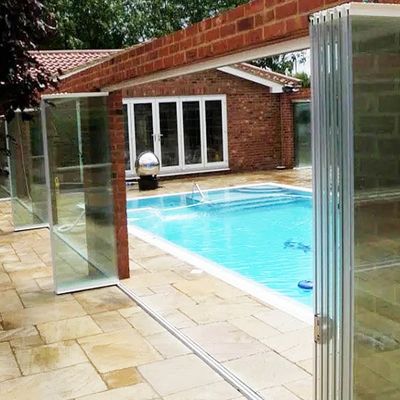 2.0mm Profieldikte Aluminium Frameless Klaagglasdeur voor interieur afschermingen met aanpasbare raamkleur