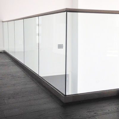 Modern Design 12mm Gehard Glas U-Kanaal Reling met Vijf Jaar Garantie en Weerbestendige Afwerking