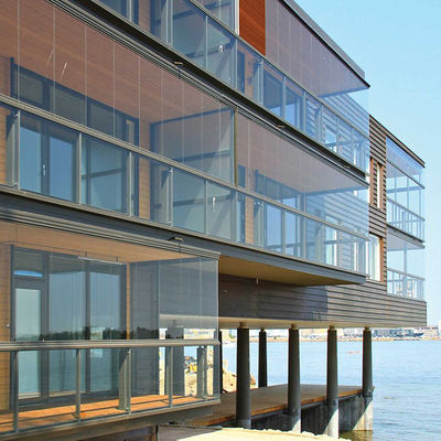 Aanpasbare U-kanaal glazen leuning met vijfjarige garantie en gehard gelaagd glas