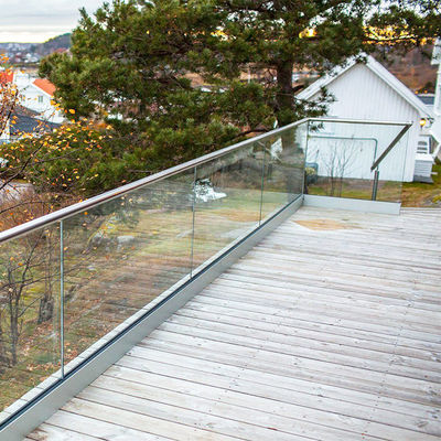 Aluminium U-profiel glazen balustrade frameloos 12mm gehard glas buiten composiet terrasplanken balustrade kits