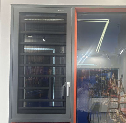 Aanpasbaar schommelend open venster Gemakkelijke installatie met isolatieprofielen