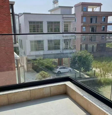 Gemakkelijk onderhoud Aluminium en glasrail hoge sterkte met handrail