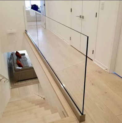 Op maat gemaakte glazen balustrade 8 mm, 10 mm, 12 mm Aluminium U-kanaalsysteem