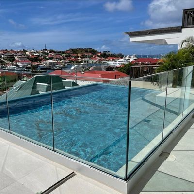 Modern ontwerp glazen hek balkon handrail U-kanaal glazen leuning voor binnen buiten