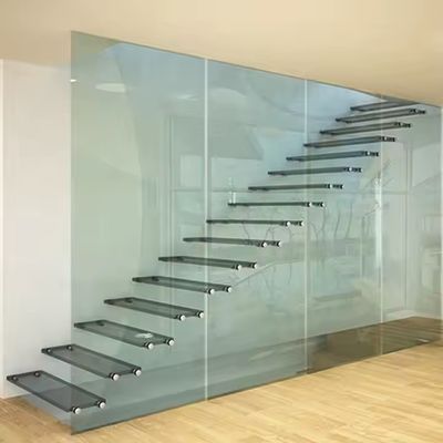 Op maat gemaakte vormen Ontwerp Drijvende trap met glazen leuning 10 mm Glasdikte selecties